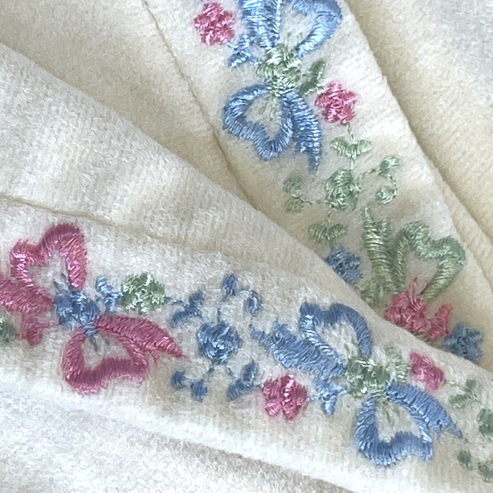 Vtg Evelyn Pearson Lounge Robe Women M Ivory Embroidered Trim Soft 44" Wide Back - Picture 3 of 11